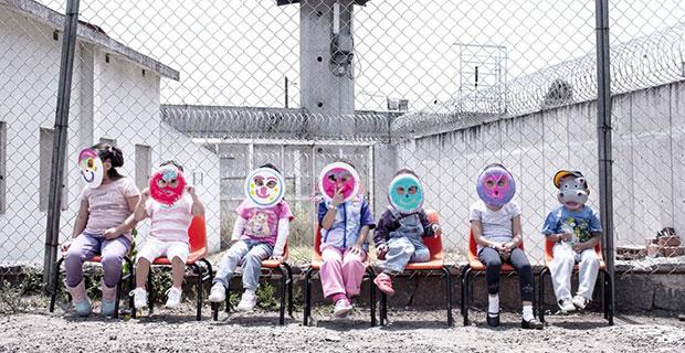 Los "niños invisibles" de México: nacer y crecer entre rejas-0